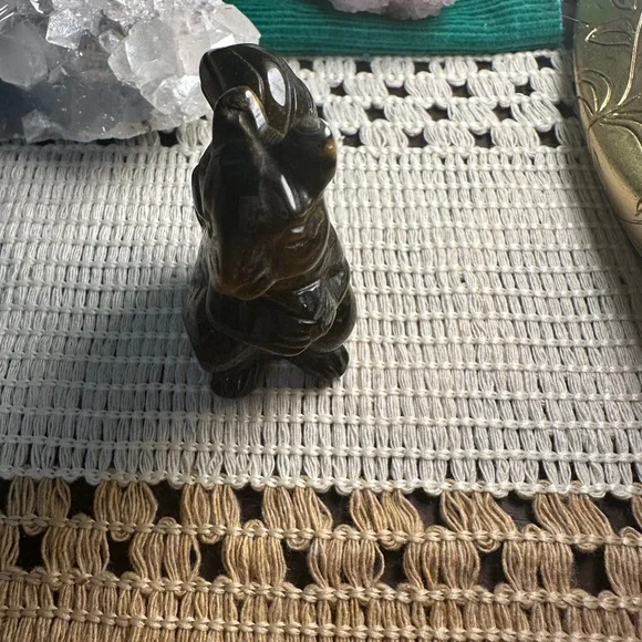 Hand Carved Tiger Eye Squirrel Carving - Picture 8 of 9